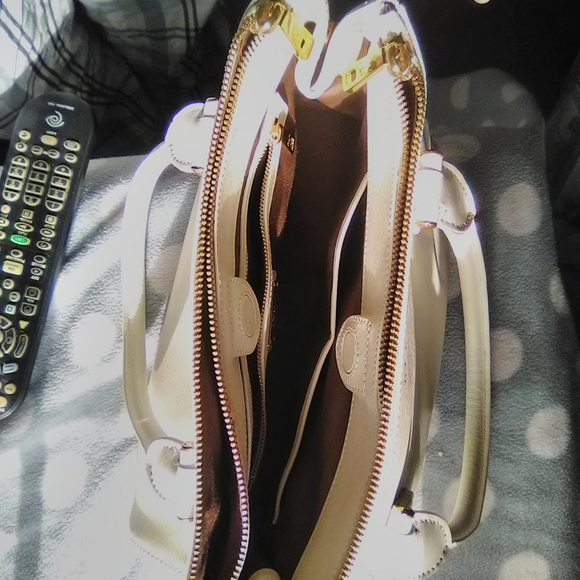 Ralph Lauren Handbag. - Picture 6 of 8